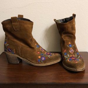 Suede embroidered booties